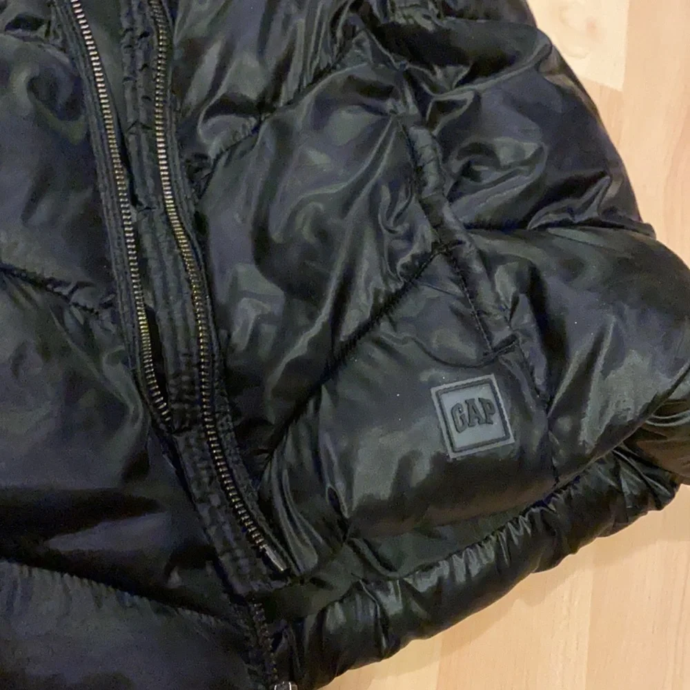 Gap girl/boy‎ black puffer vest size medium